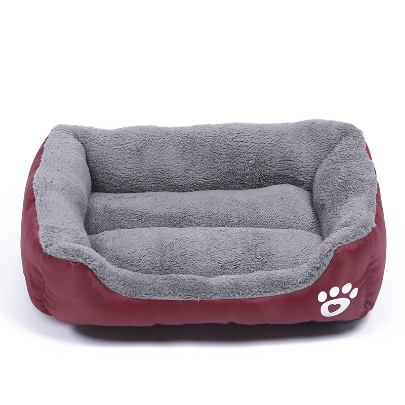 Cozy Fleece Pet Bed with Waterproof Bottom for All Pet Sizes - Image 5