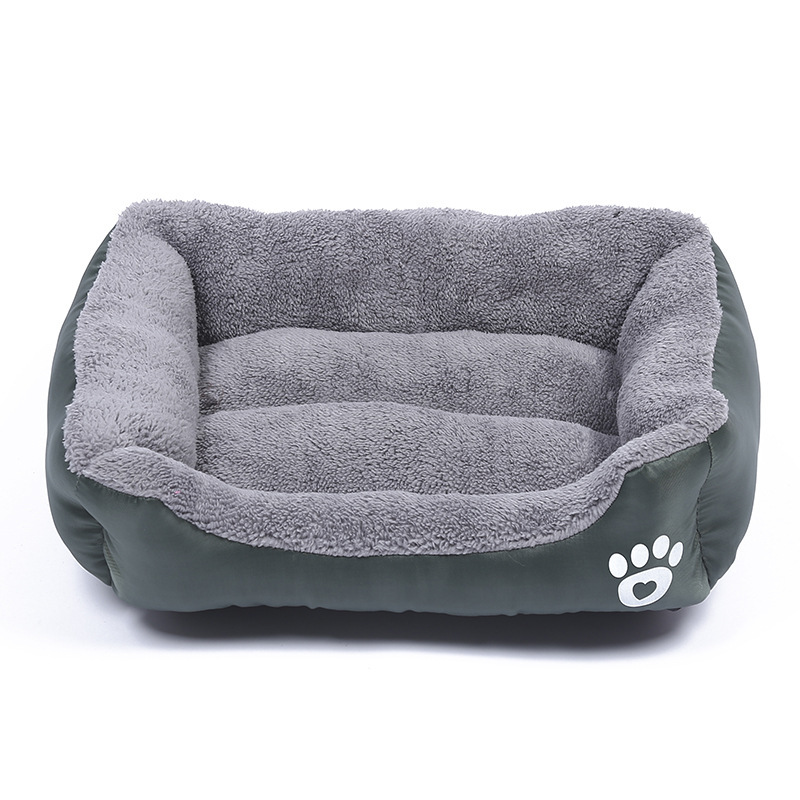 Cozy Fleece Pet Bed with Waterproof Bottom for All Pet Sizes - Image 10