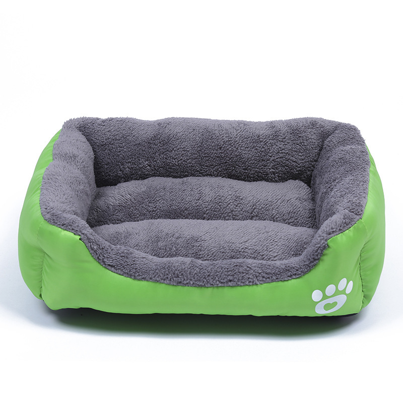 Cozy Fleece Pet Bed with Waterproof Bottom for All Pet Sizes - Image 4