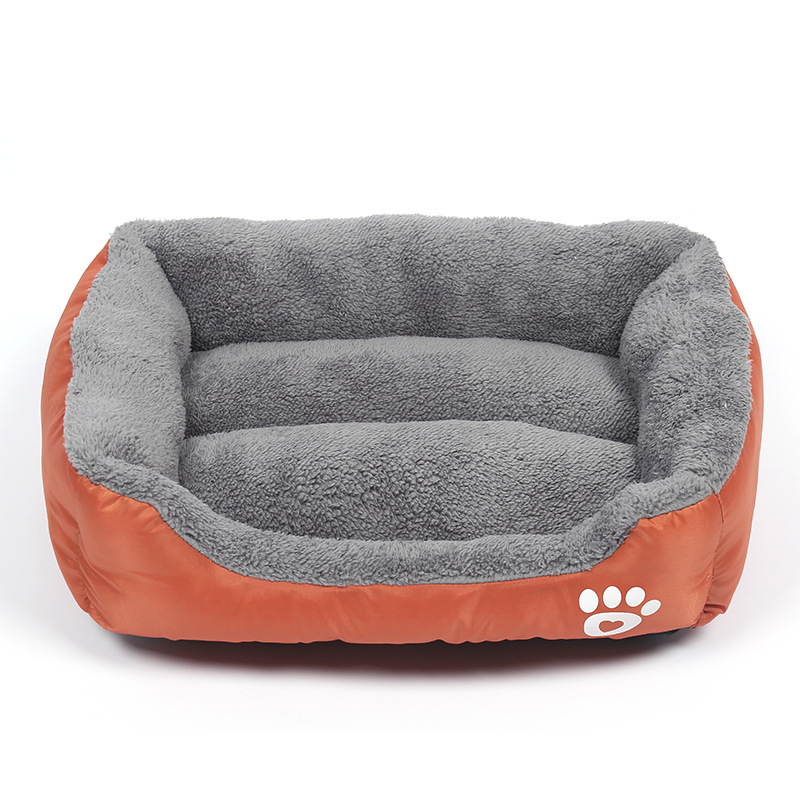 Cozy Fleece Pet Bed with Waterproof Bottom for All Pet Sizes - Image 3
