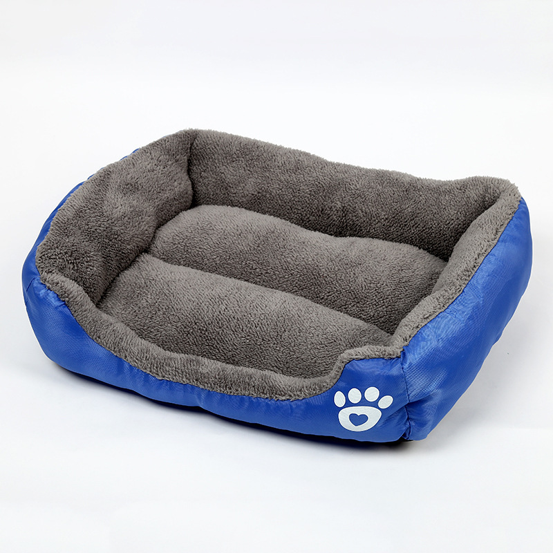 Cozy Fleece Pet Bed with Waterproof Bottom for All Pet Sizes - Image 8
